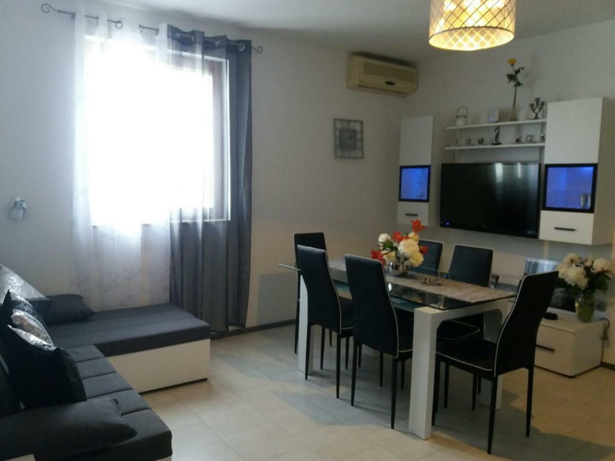 Apartmani Tajana Sukosan Exterior photo